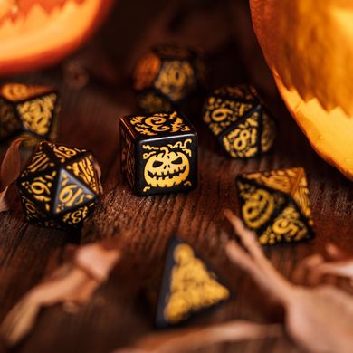 Набор кубиков Q Workshop Halloween Pumpkin Black & Glow in the dark Dice Set фото 7