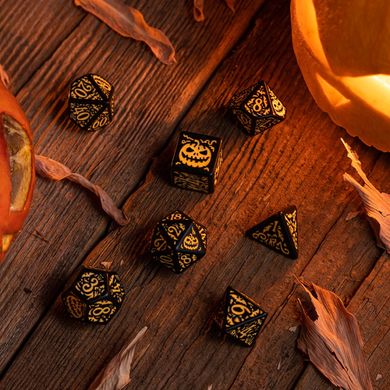 Набір кубиків Q Workshop Halloween Pumpkin Black & Glow in the dark Dice Set зображення 6