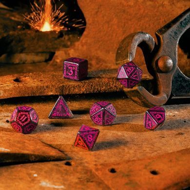 Набор кубиков Runic Shimmering black with magenta Dice Set фото 3