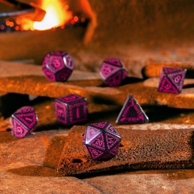 Набор кубиков Runic Shimmering black with magenta Dice Set фото 4